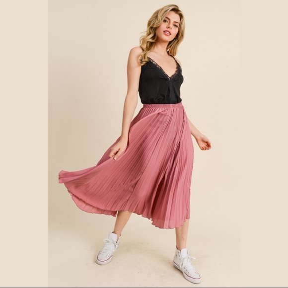 Les Amis Dresses & Skirts - ⚡FINAL SALE! Pink Flare Pleated Midi Skirt